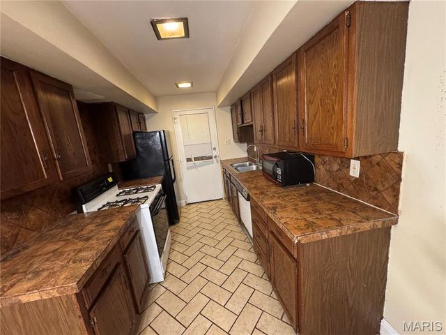 404 Saint Thomas Lane, Cahokia, IL 62206