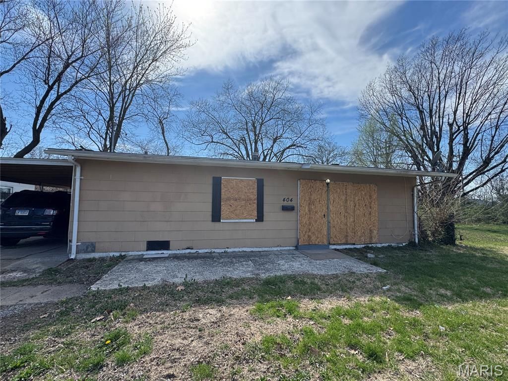 404 Saint Thomas Lane, Cahokia, IL 62206