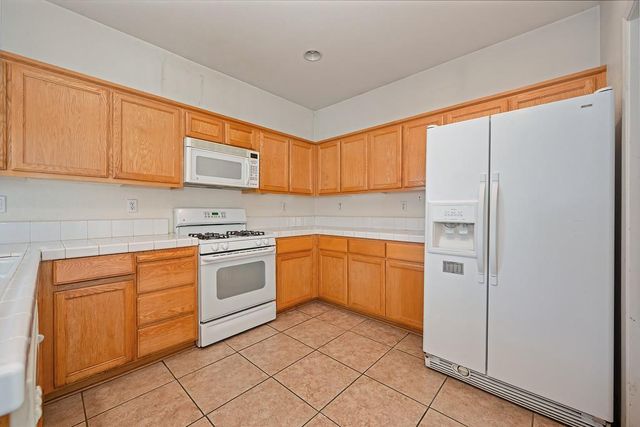 9446 Grasmeer Way, Elk Grove, CA 95624
