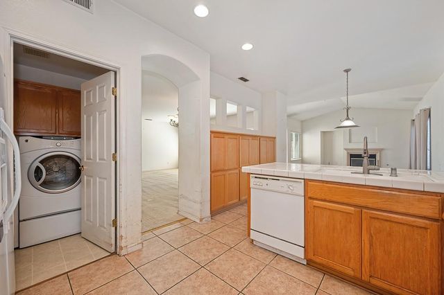 9446 Grasmeer Way, Elk Grove, CA 95624