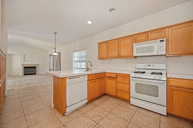 9446 Grasmeer Way, Elk Grove, CA 95624