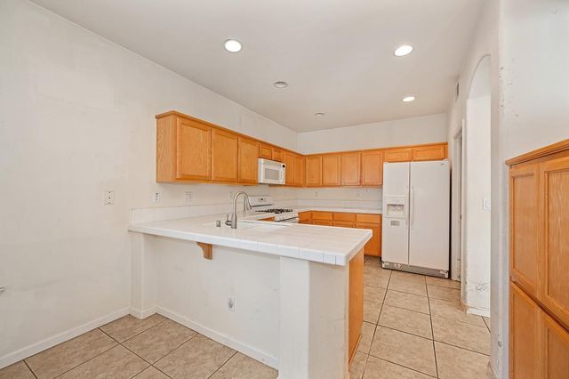9446 Grasmeer Way, Elk Grove, CA 95624