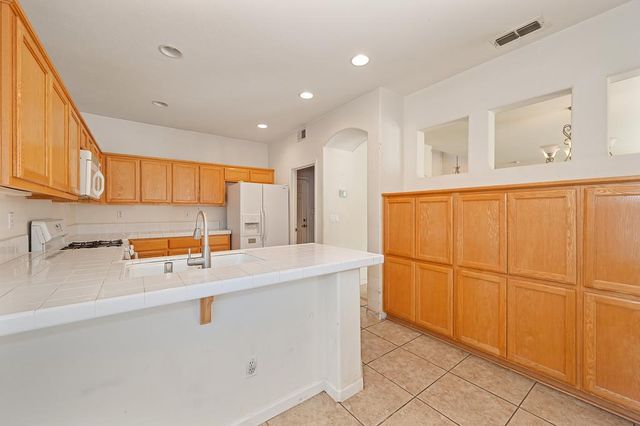 9446 Grasmeer Way, Elk Grove, CA 95624