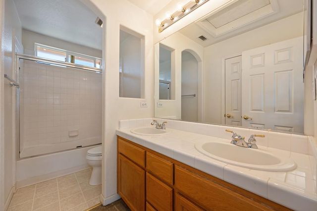 9446 Grasmeer Way, Elk Grove, CA 95624