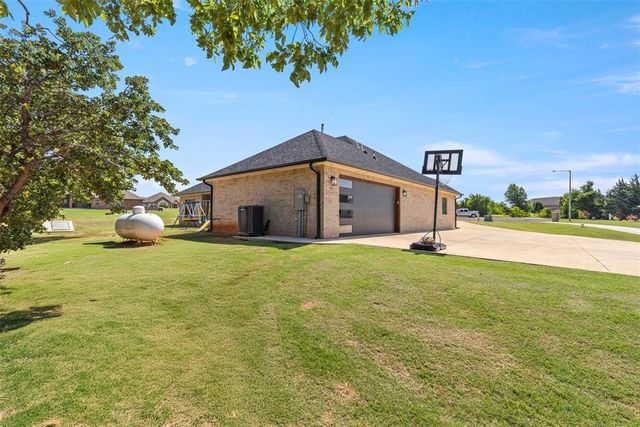 1074 Fawn Meadow Drive, Blanchard, OK 73010