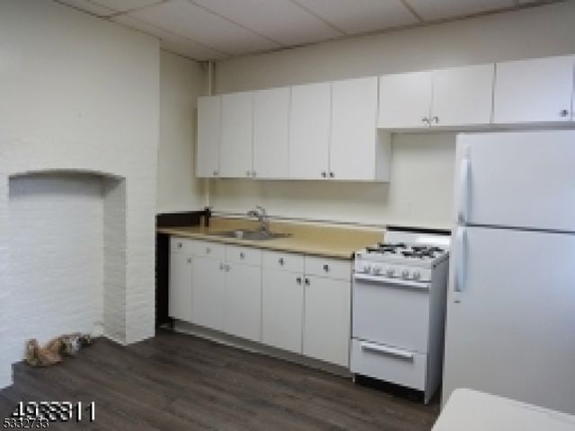 474 Walnut St, Elizabeth City, NJ 07201