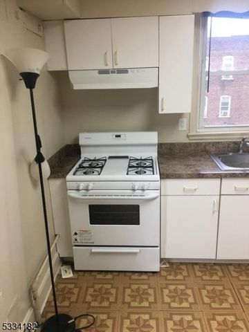 474 Walnut St, Elizabeth City, NJ 07201