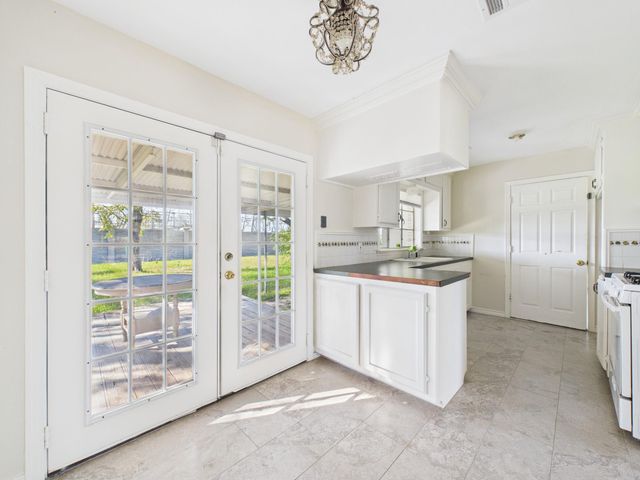 3035 Guese Road, Houston, TX 77018