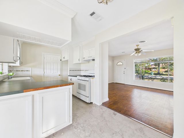 3035 Guese Road, Houston, TX 77018