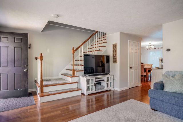 33 Burgundy Drive, Nashua, NH 03062