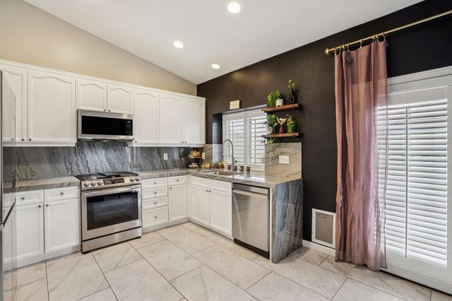 31060 Via Pared, Thousand Palms, CA 92276