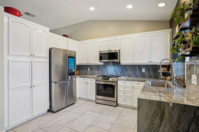 31060 Via Pared, Thousand Palms, CA 92276