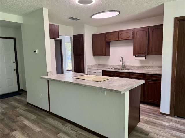 1001 Parkwood Court, Gainesville, TX 76240