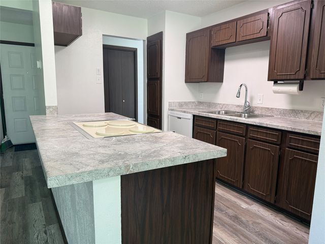 1001 Parkwood Court, Gainesville, TX 76240