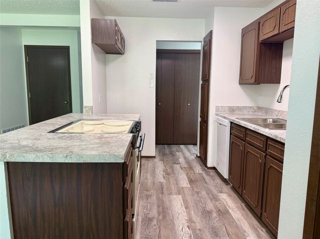 1001 Parkwood Court, Gainesville, TX 76240