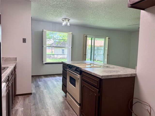 1001 Parkwood Court, Gainesville, TX 76240