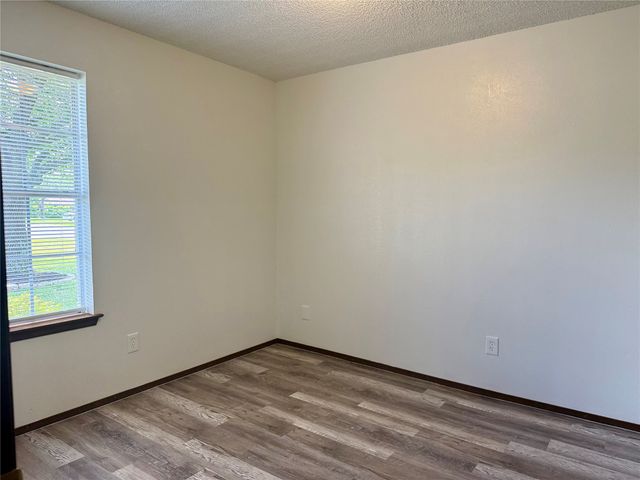 1001 Parkwood Court, Gainesville, TX 76240