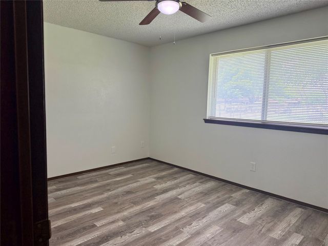1001 Parkwood Court, Gainesville, TX 76240