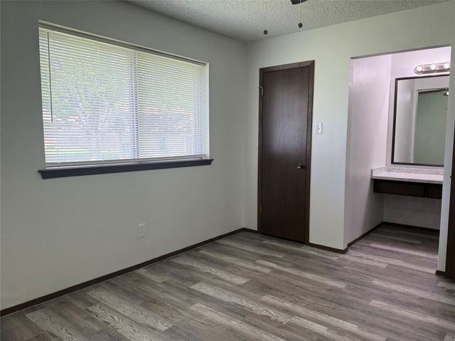 1001 Parkwood Court, Gainesville, TX 76240