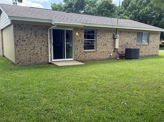 1001 Parkwood Court, Gainesville, TX 76240
