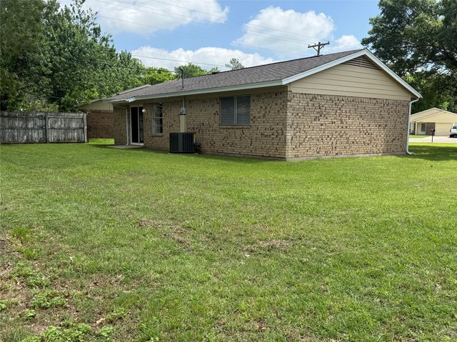 1001 Parkwood Court, Gainesville, TX 76240