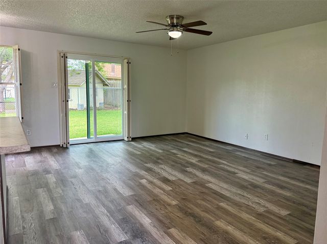 1001 Parkwood Court, Gainesville, TX 76240