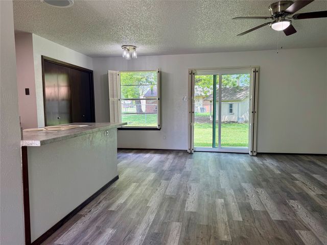 1001 Parkwood Court, Gainesville, TX 76240