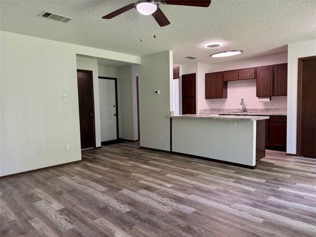 1001 Parkwood Court, Gainesville, TX 76240
