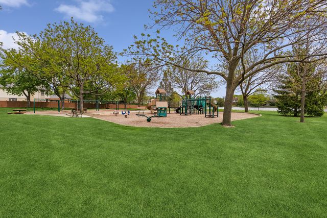 2213 Nichols Road B, Arlington Heights, IL 60004