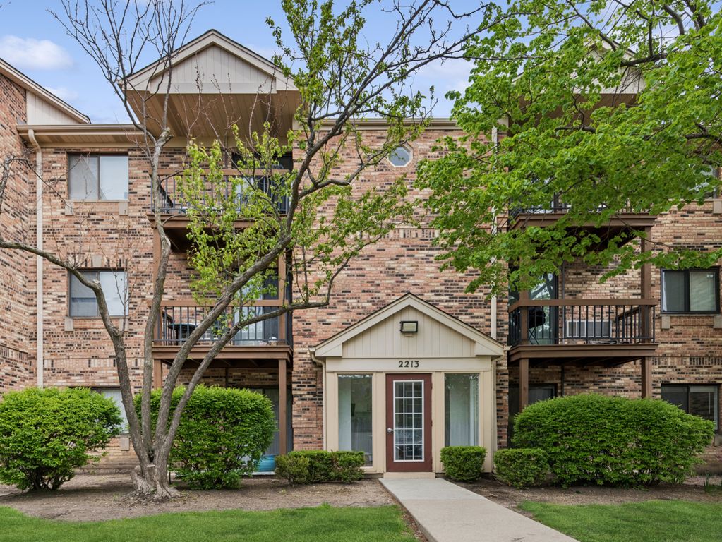 2213 Nichols Road B, Arlington Heights, IL 60004