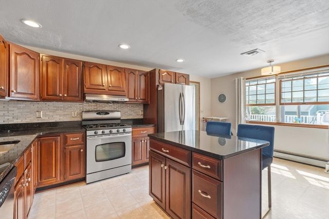 11 Stonewood Ln, Braintree, MA 02184