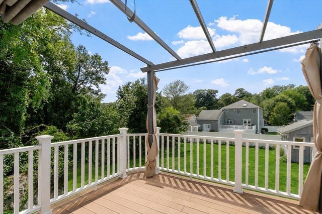 11 Stonewood Ln, Braintree, MA 02184