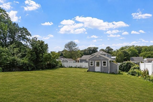 11 Stonewood Ln, Braintree, MA 02184