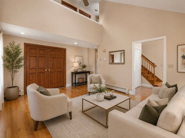 11 Stonewood Ln, Braintree, MA 02184