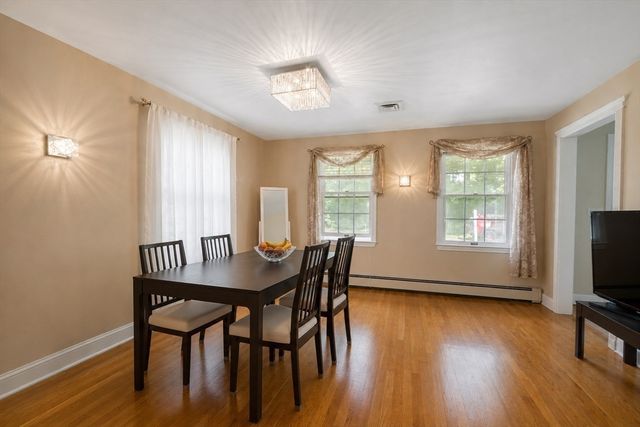 11 Stonewood Ln, Braintree, MA 02184