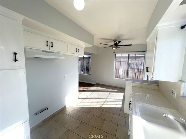 620 W 82nd 9, Los Angeles, CA 90044