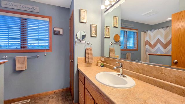 32445 Vail Avenue, New Hartford, IA 50660