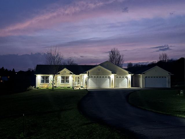 32445 Vail Avenue, New Hartford, IA 50660
