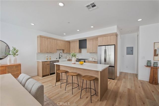 542 N Serrano Avenue, Los Angeles, CA 90004