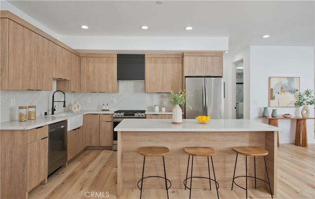 542 N Serrano Avenue, Los Angeles, CA 90004