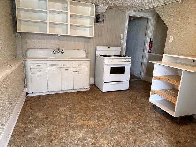 1208 Scott St, Mckeesport, PA 15132