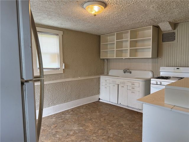 1208 Scott St, Mckeesport, PA 15132