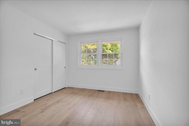 1221 CRANE DR, Cherry Hill, NJ 08003