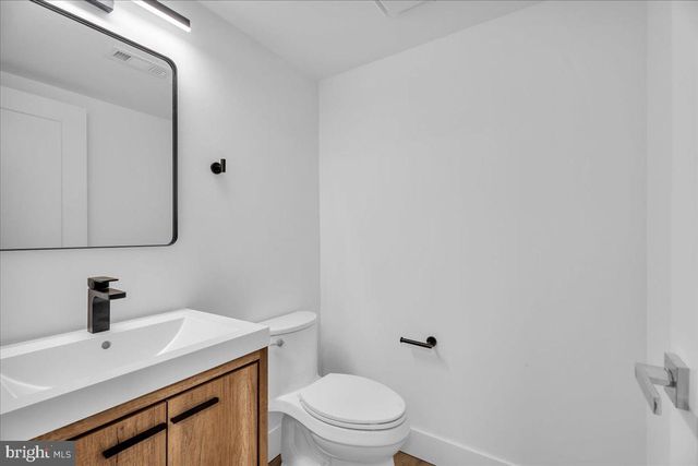 1221 CRANE DR, Cherry Hill, NJ 08003