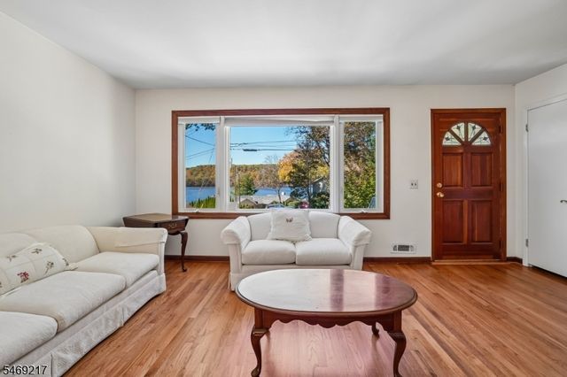 4 Nautical Ter, Jefferson Twp., NJ 07849