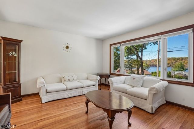 4 Nautical Ter, Jefferson Twp., NJ 07849
