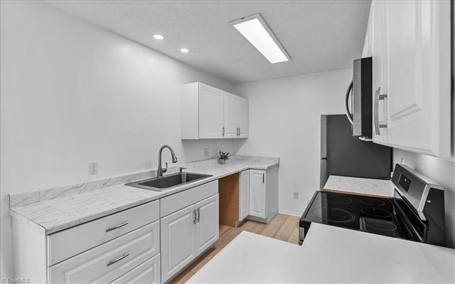 204 Northpoint Avenue C, High Point, NC 27262