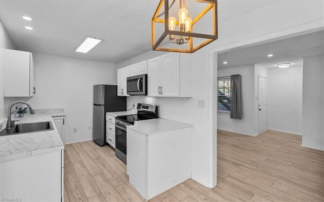 204 Northpoint Avenue C, High Point, NC 27262