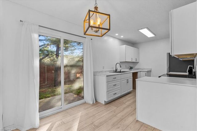 204 Northpoint Avenue C, High Point, NC 27262