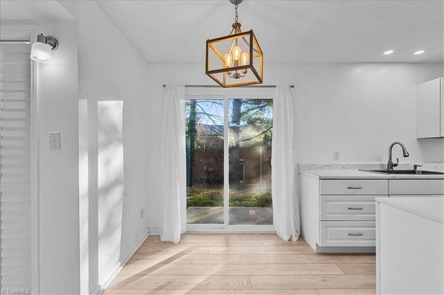 204 Northpoint Avenue C, High Point, NC 27262